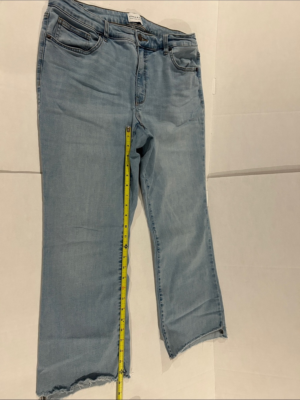 Crown and Ivy size 14 crop light wash denim jeans